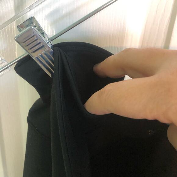 GapFit Blackout Athletic Set High-Waisted Silicone Stripe Bra (S) & Legging (XS) - Picture 10 of 10